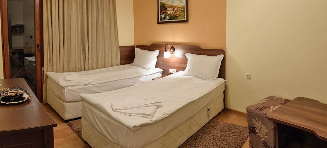 Family Hotel Balkanci Uzana Exterior photo
