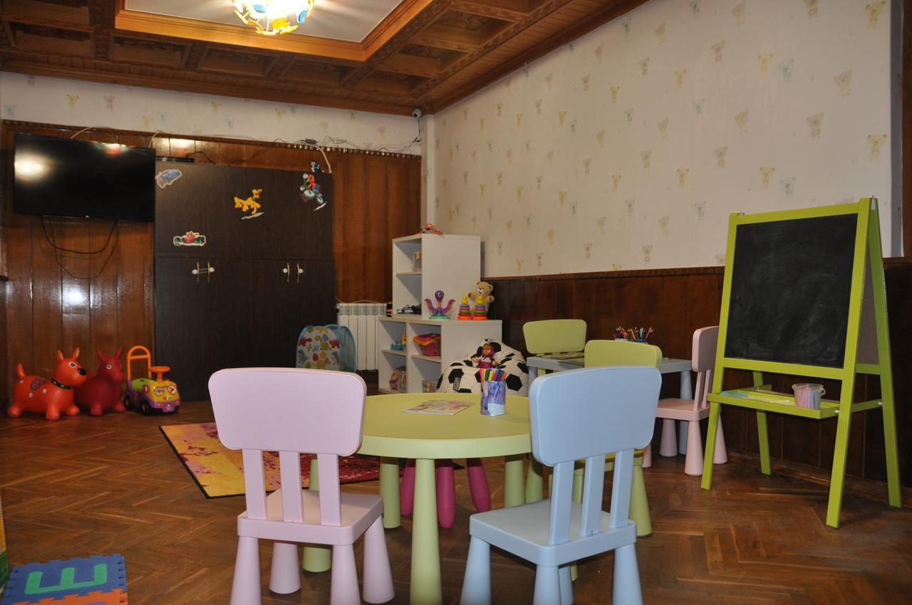 Family Hotel Balkanci Uzana Exterior photo