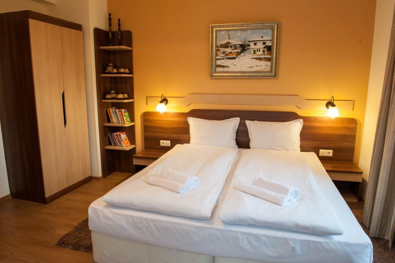 Family Hotel Balkanci Uzana Exterior photo
